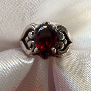 RETIRED James Avery Scrolled Heart Garnet ring size 7